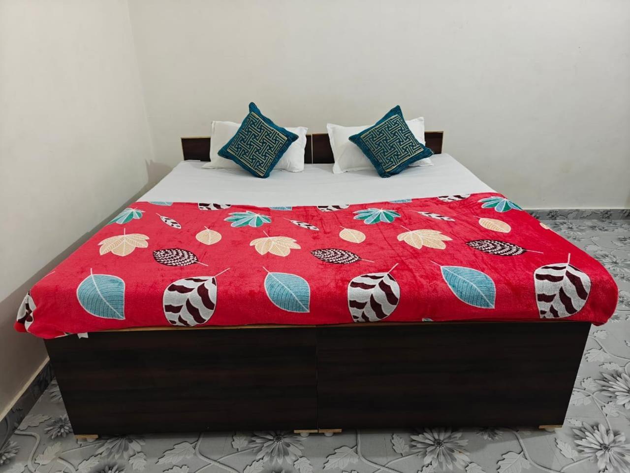Awadh - Free Pickup From Dham Railway Station Homestay *