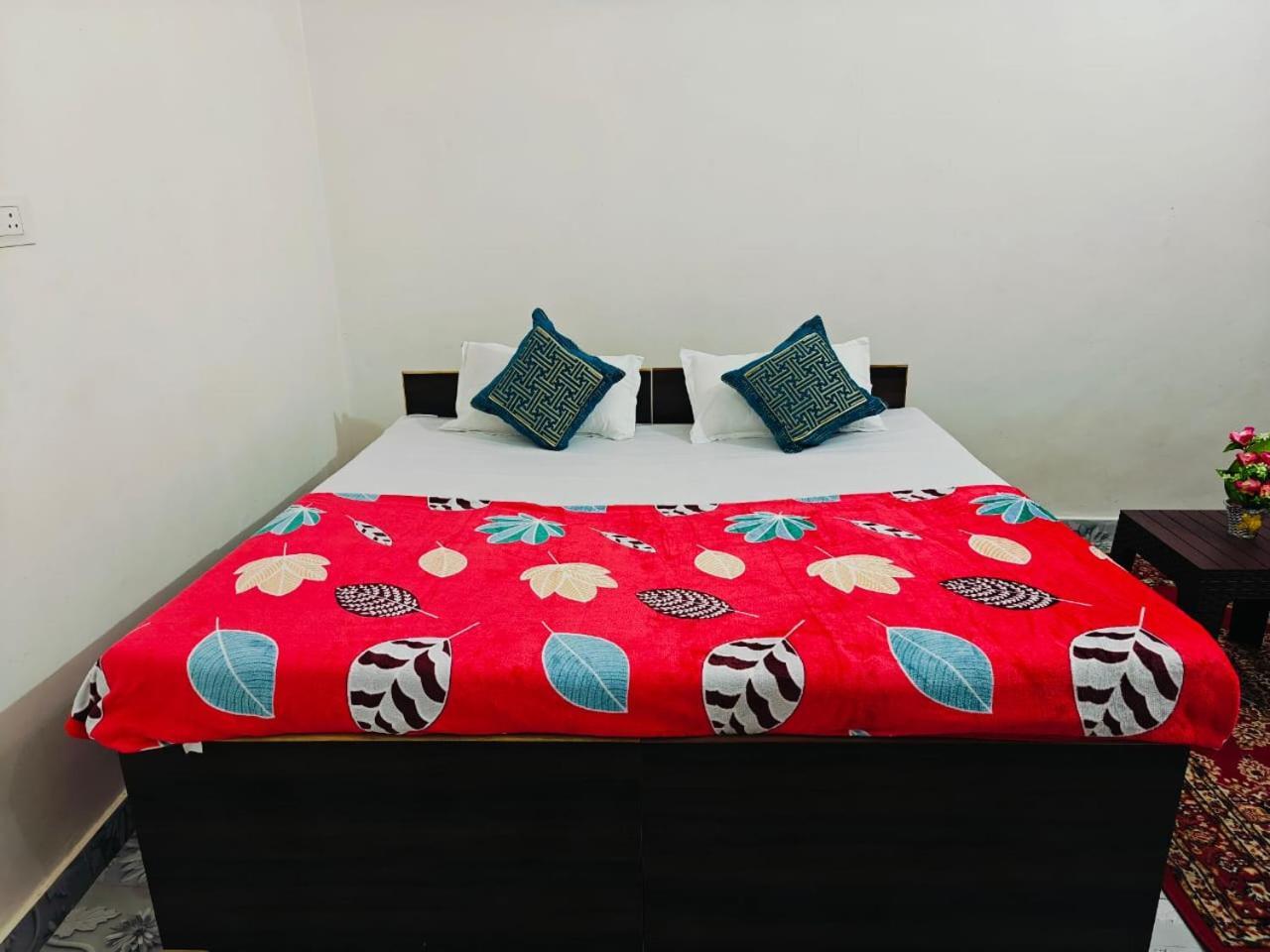 Awadh - Free Pickup From Dham Railway Station Homestay *