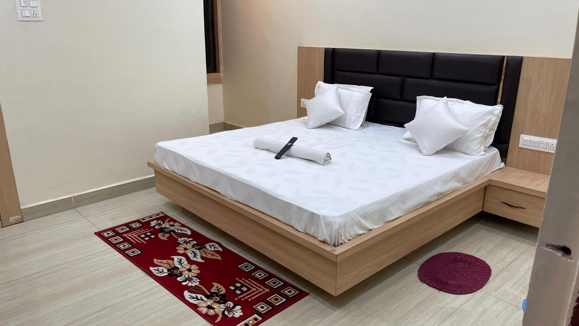 Awadh - Free Pickup From Dham Railway Station Homestay *